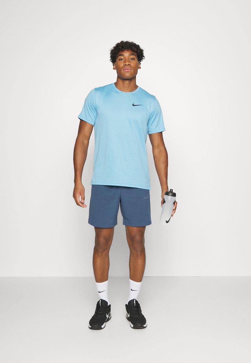 Men's Sport Shorts | Calvin Klein Performance SHORT – Sports shorts –  crayon blue/blue – QO47575 - Fashion-Forward Footwear and Apparel for Every  Occasion!
